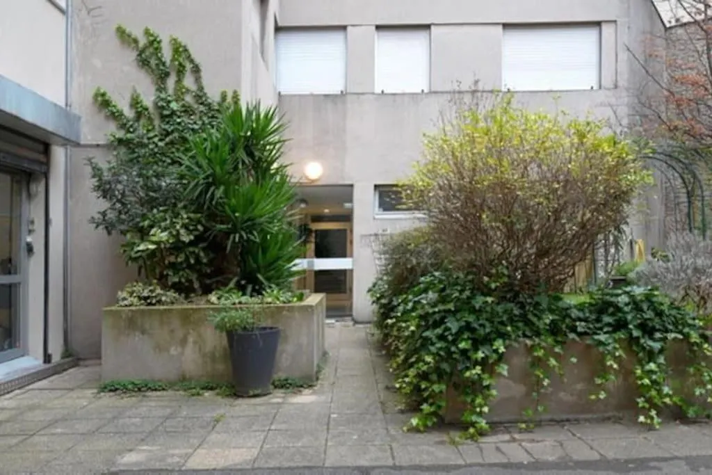 Fresh & Floral - Large Studio For 4 - Batignolles Apartment Paris France